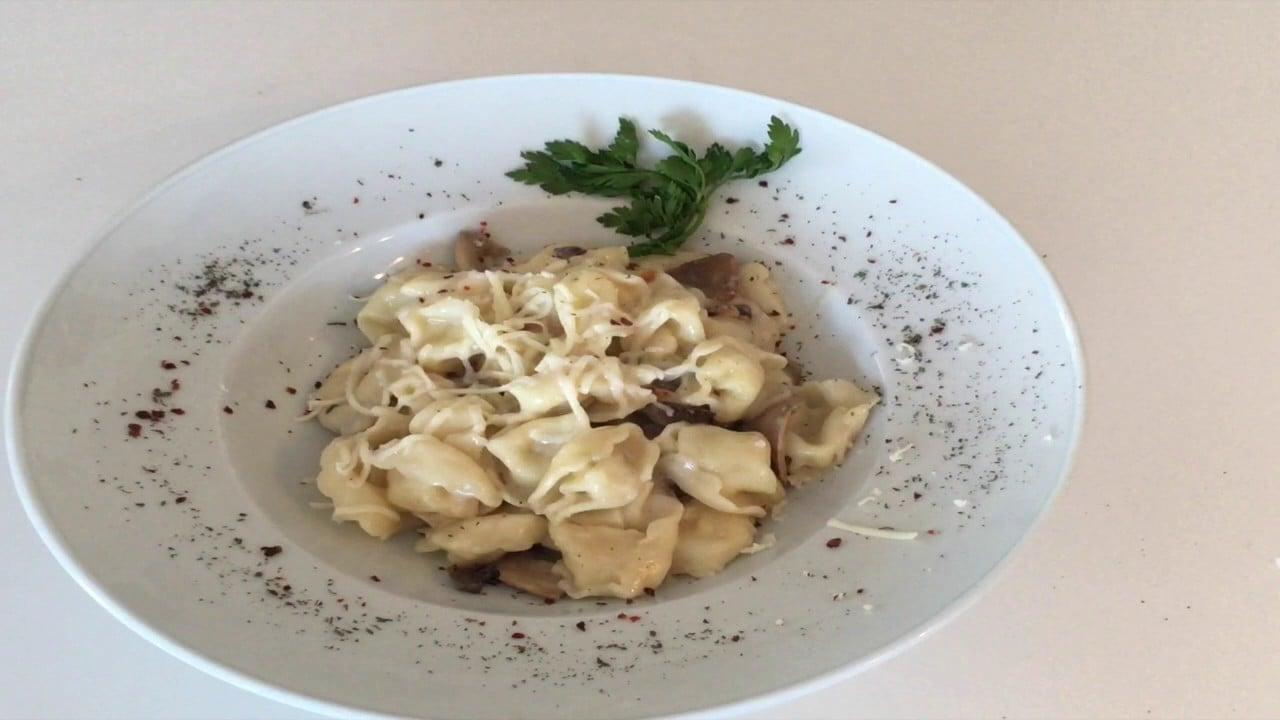 4 PEYNİRLİ TORTELLİNİ